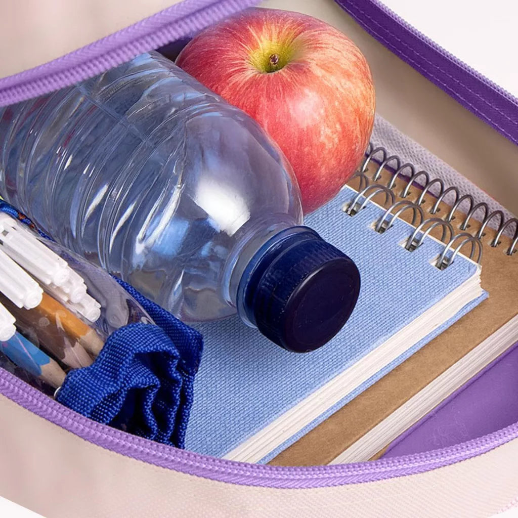 Раница за първи клас: детски раници с твърд гръб, здрави ципове и място за бутилка за вода с тетрадки и ябълка вътре.