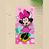 Памучна детска хавлия за плаж Minnie Mouse с цветен дизайн и усмихната Мини Маус.