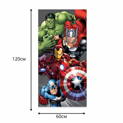 Памучна детска хавлия за плаж Avengers с изображения на супергерои като Хълк, Тор, Железния човек и Капитан Америка.