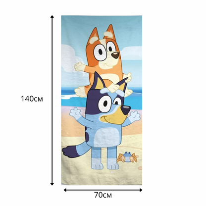 Детска хавлия за плаж Bluey, изобразяваща Блуи и Бинго на плажа, 140см х 70см.