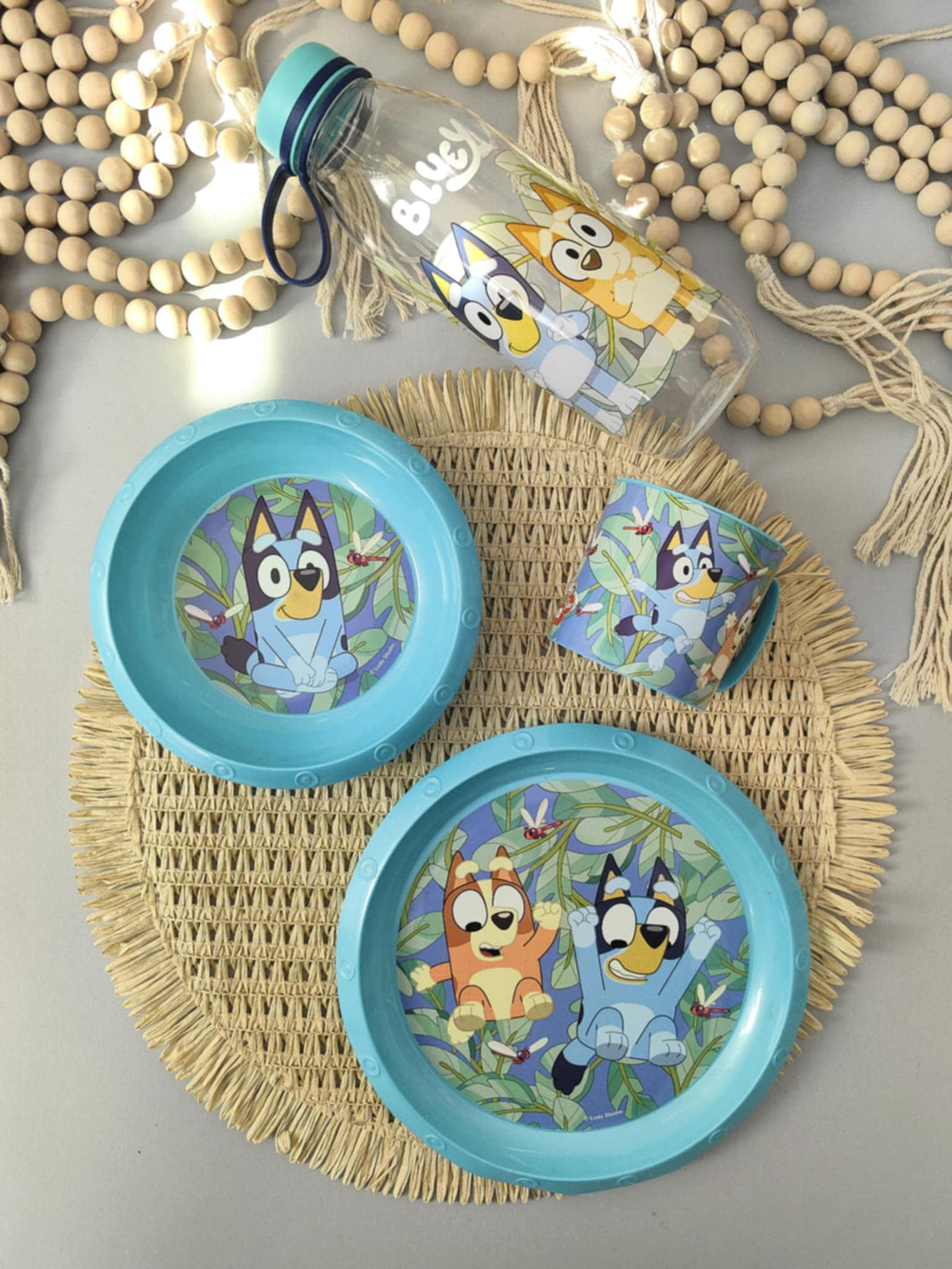 Комплект за хранене Bluey&Bingo с чинии, купа и чаша, идеален за детски игри и весело хранене.