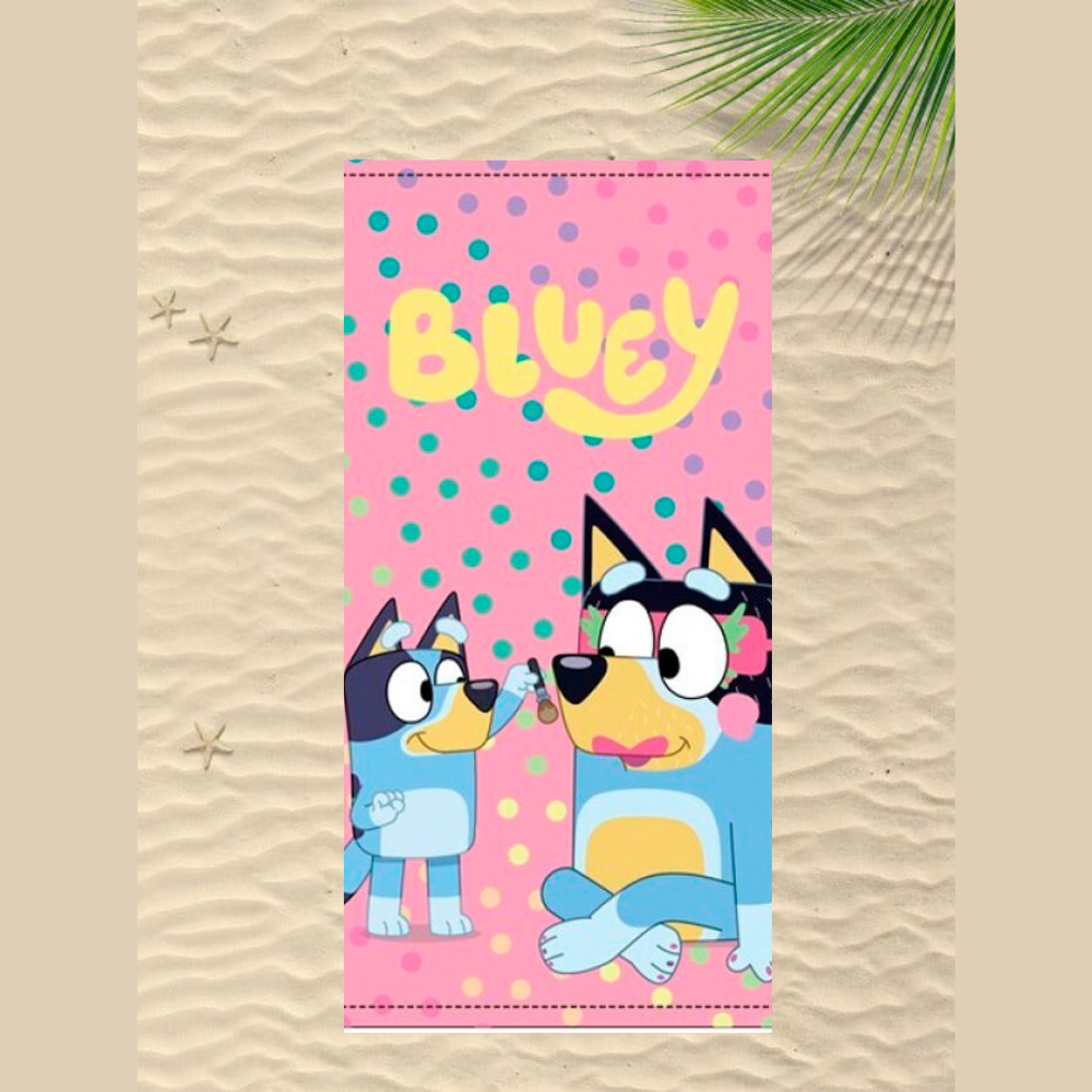 Детска хавлия за плаж Bluey с весели персонажи на розов фон.