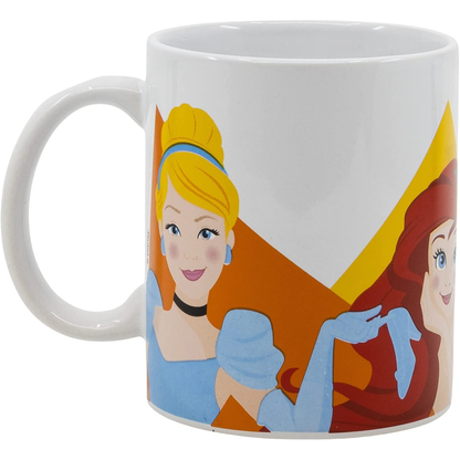 Керамична чаша Disney Princess с изображения на принцеси, весела и цветна, идеална за закуска.