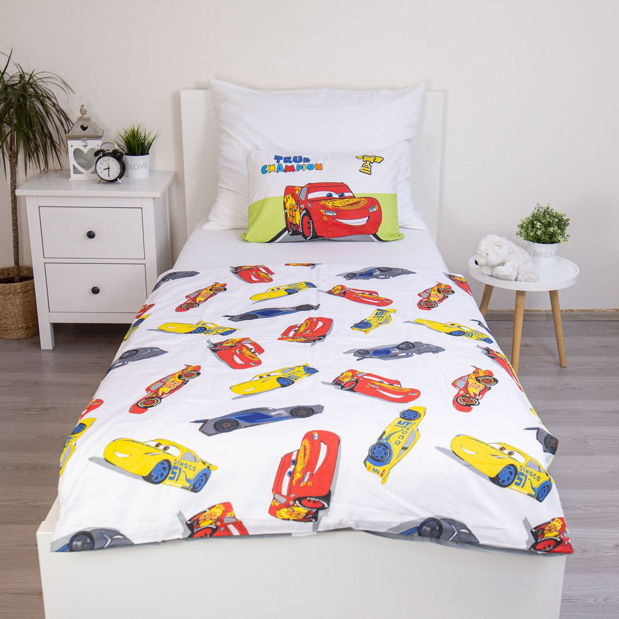 Детско спално бельо Disney Cars, светкавицата маккуин с цветни мотиви.