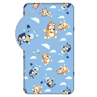Долен чаршаф с ластик 90/200 Bluey с картинки на супергерои в ярки цветове.