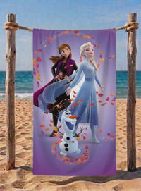 Памучна детска хавлия за плаж Frozen с Ана, ЕLSA и Олаф на цветен фон.