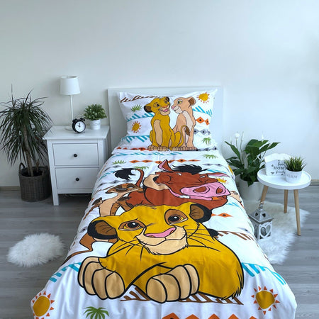 Детско двулицево спално бельо Lion King с Симба и приятелите му на цветен фон.