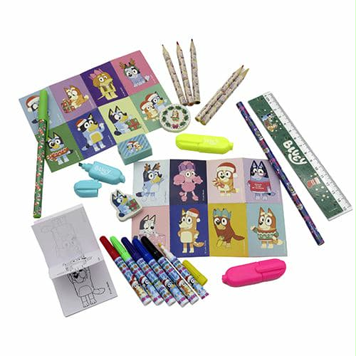 Адвент Календар Bluey с цветни моливи, флумастери и детски материали за рисуване.