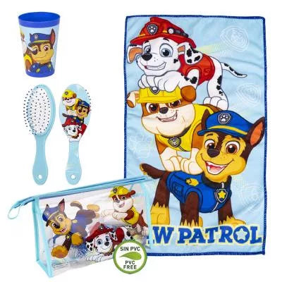 Тоалетни принадлежности Paw Patrol с герои от серията, включващи четки, чаша и кърпа.
