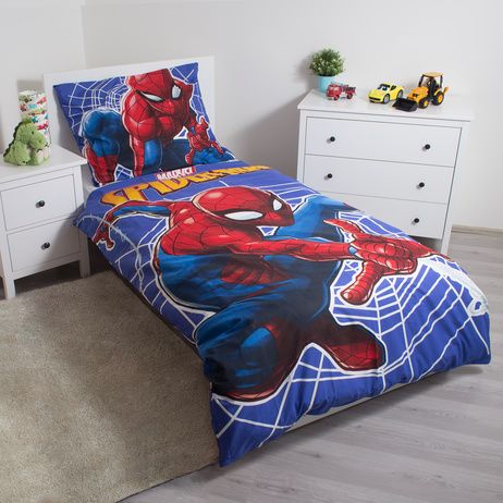 Детско двулицево спално бельо Spiderman, светещо за комфортен сън и детски игри.