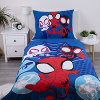 Детско двулицево спално бельо Spidey с героите на Спайди в цветна шарка.
