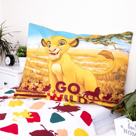 Детско двулицево спално бельо Lion King с изображение на Симба и надпис "GO WILD".