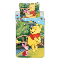 Детско спално бельо Winnie The Pooh с мечо пух и зайчето Ийори на фона на природа.