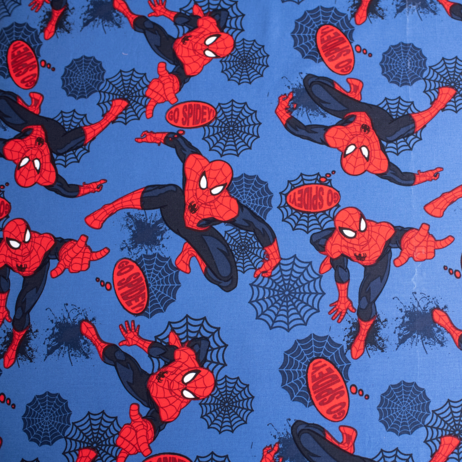 Долен чаршаф с ластик 90/200 Spiderman с изображение на Спайдърмен на син фон.