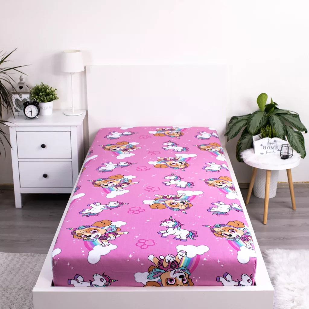 Долен чаршаф с ластик 90/200 Paw Patrol, Sky в розов цвят с картинки на кученцата и еднорози.