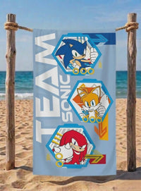 Памучна детска хавлия за плаж Sonic с цветен дизайн и изображения на героите от играта.