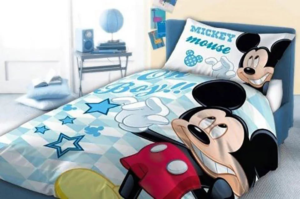 Детско спално бельо Mickey Mouse с цветен мотив и удобен дизайн, идеално за детска стая.