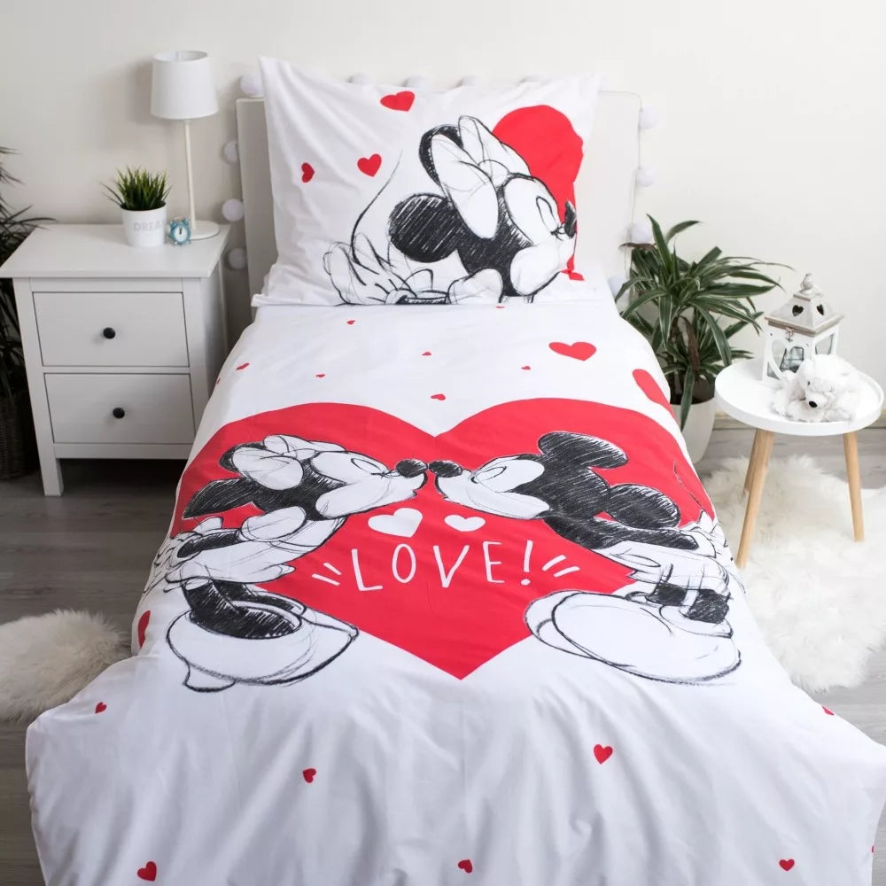 Детско двулицево спално бельо Mickey & Minnie Love с рисунки на Мики и Мина, идеално за детска стая.