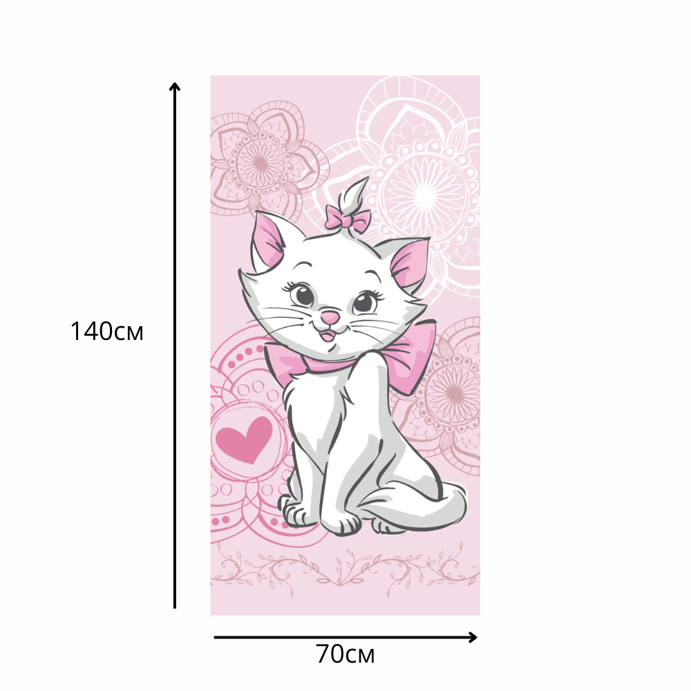 Памучна детска хавлия за плаж Marie Aristocat с изображение на котка Мари на розов фон.